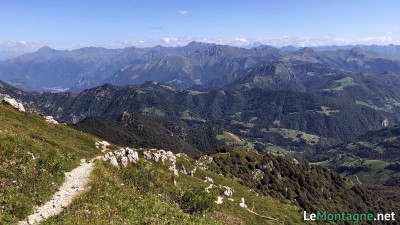 Vista verso le montagne della Valtellina