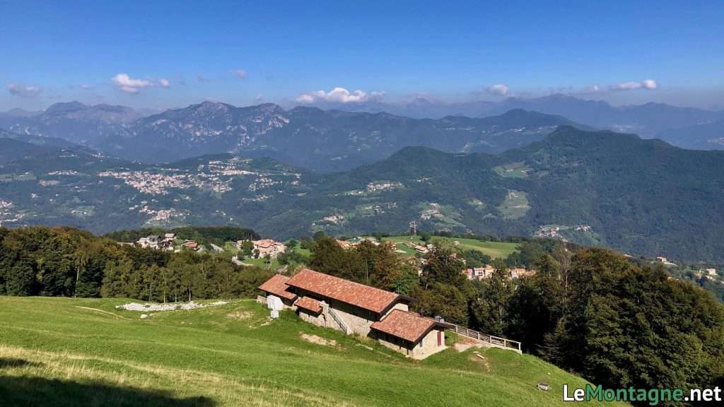 cascina e panorama dal Monte Linzone