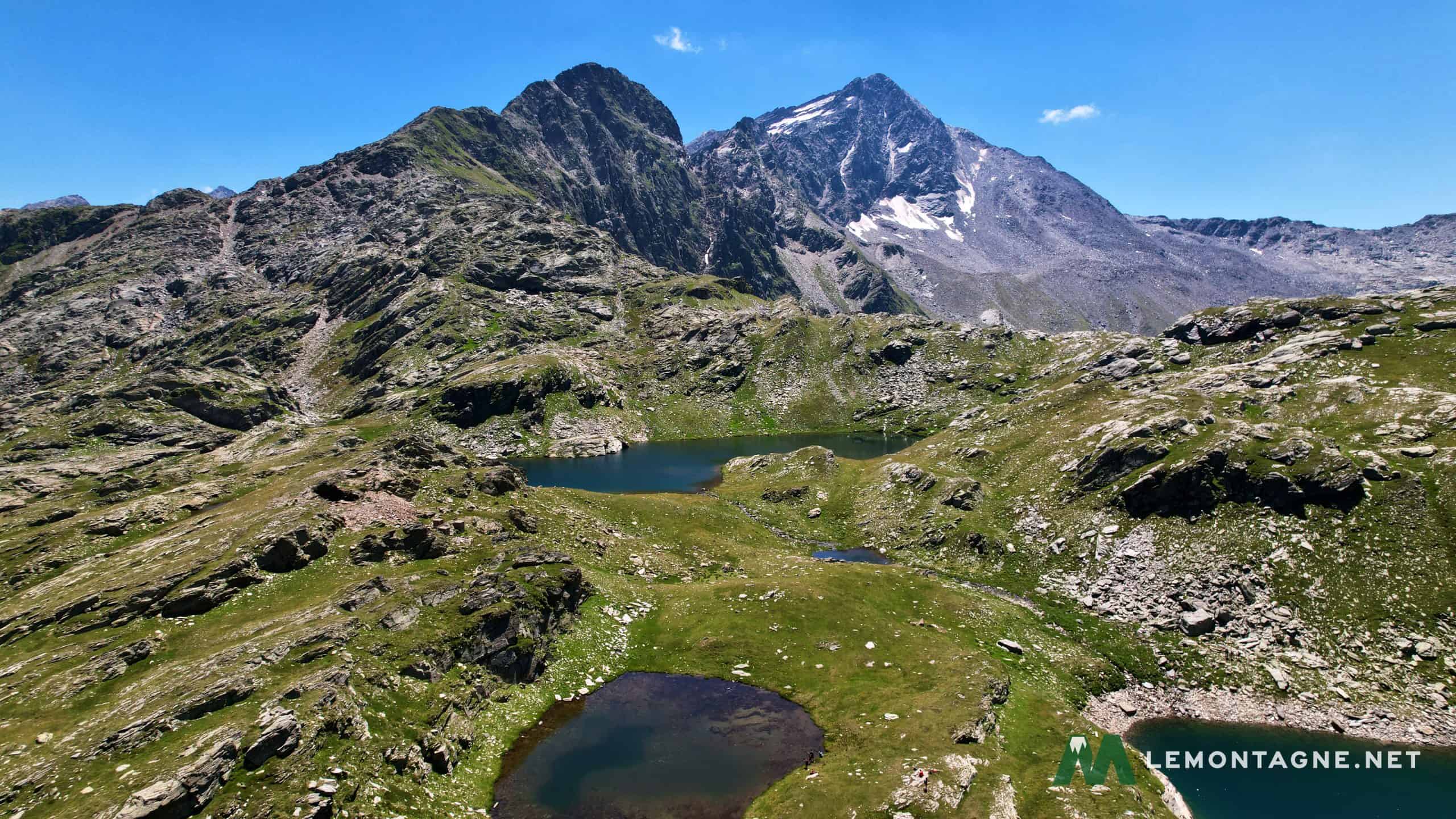 Ai piedi del Pizzo Stella: Alpe Angeloga, Lago Nero e Rifugio Chiavenna 