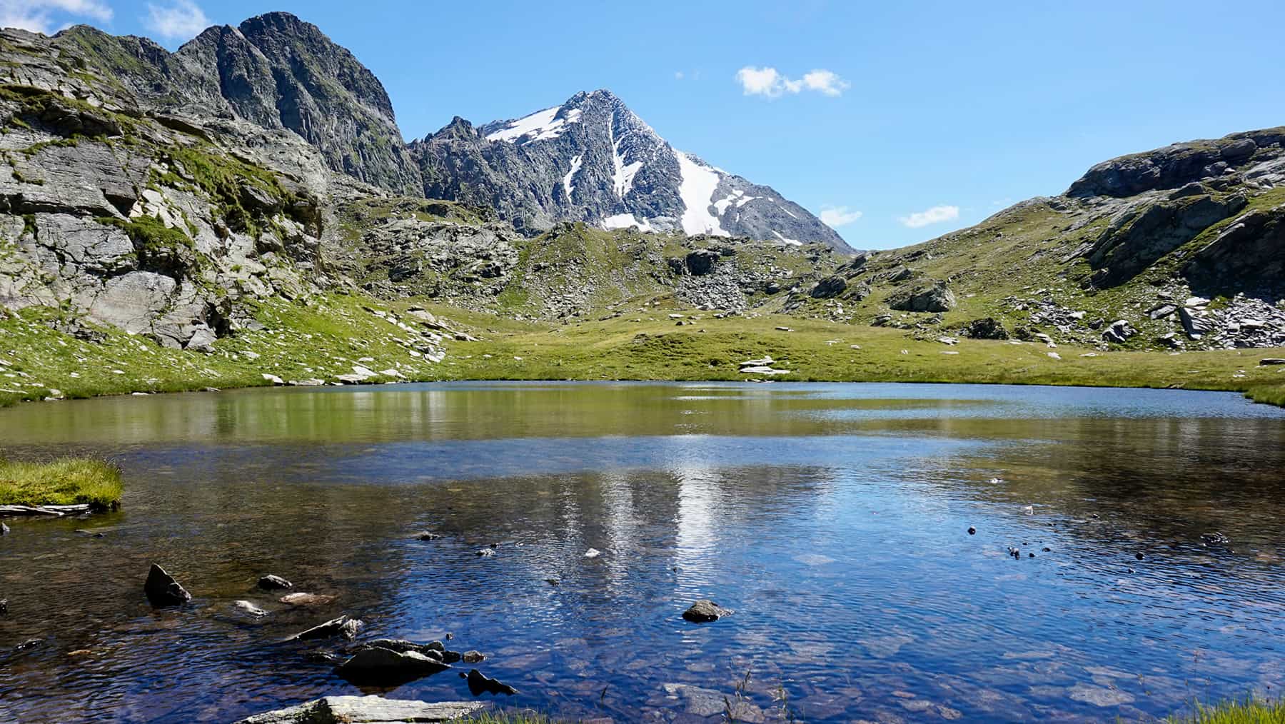 Ai piedi del Pizzo Stella: Alpe Angeloga, Lago Nero e Rifugio Chiavenna