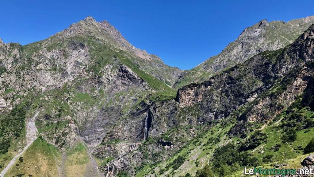 pareti rocciose e cascate del Serio