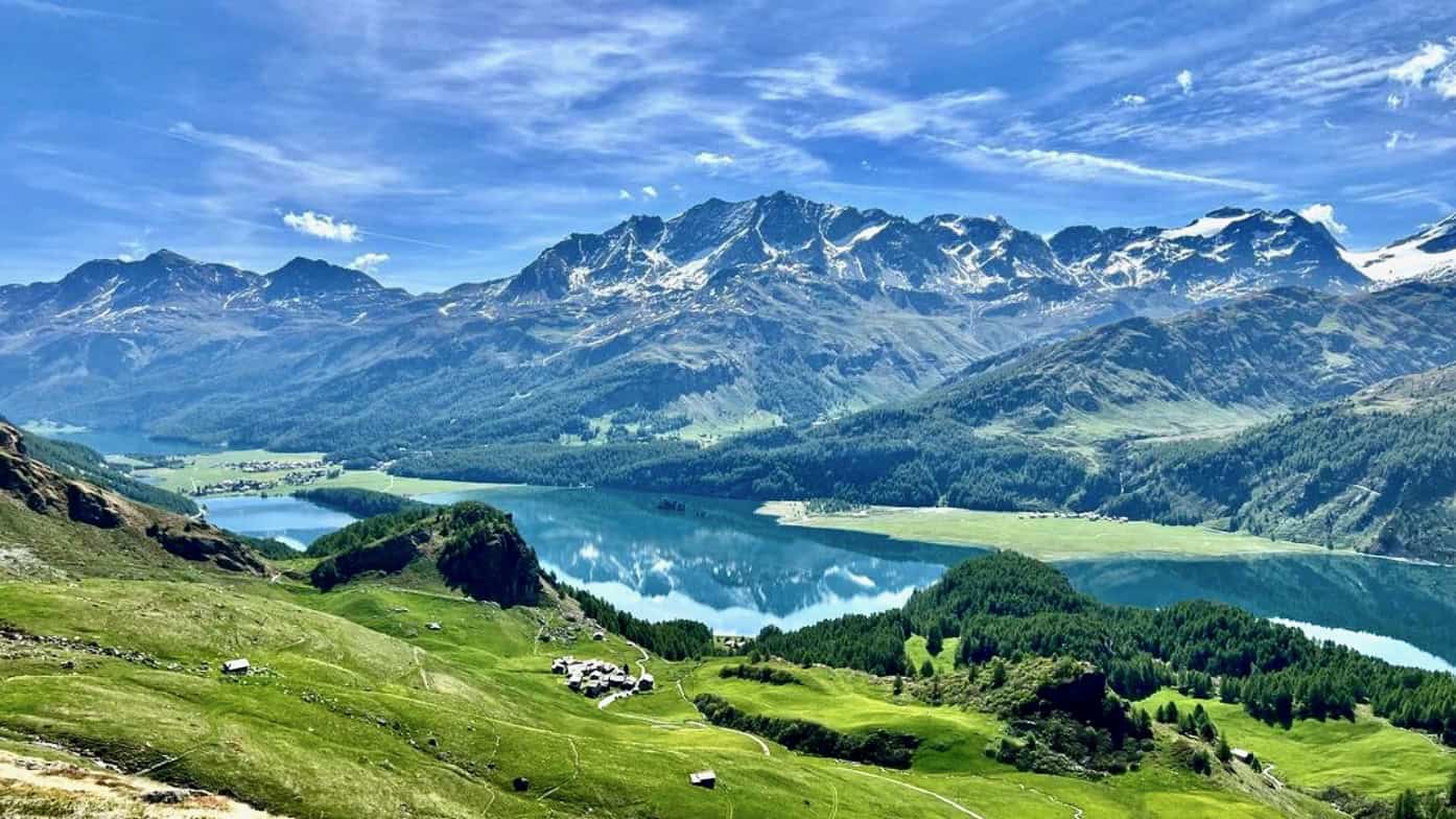 Piz Grevasalvas (2.930 m.) e villaggio di Heidi