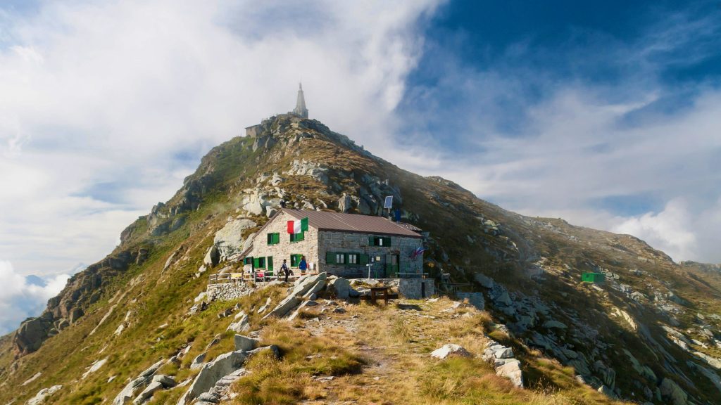 Rifugio Mombarone e colma di mombarone