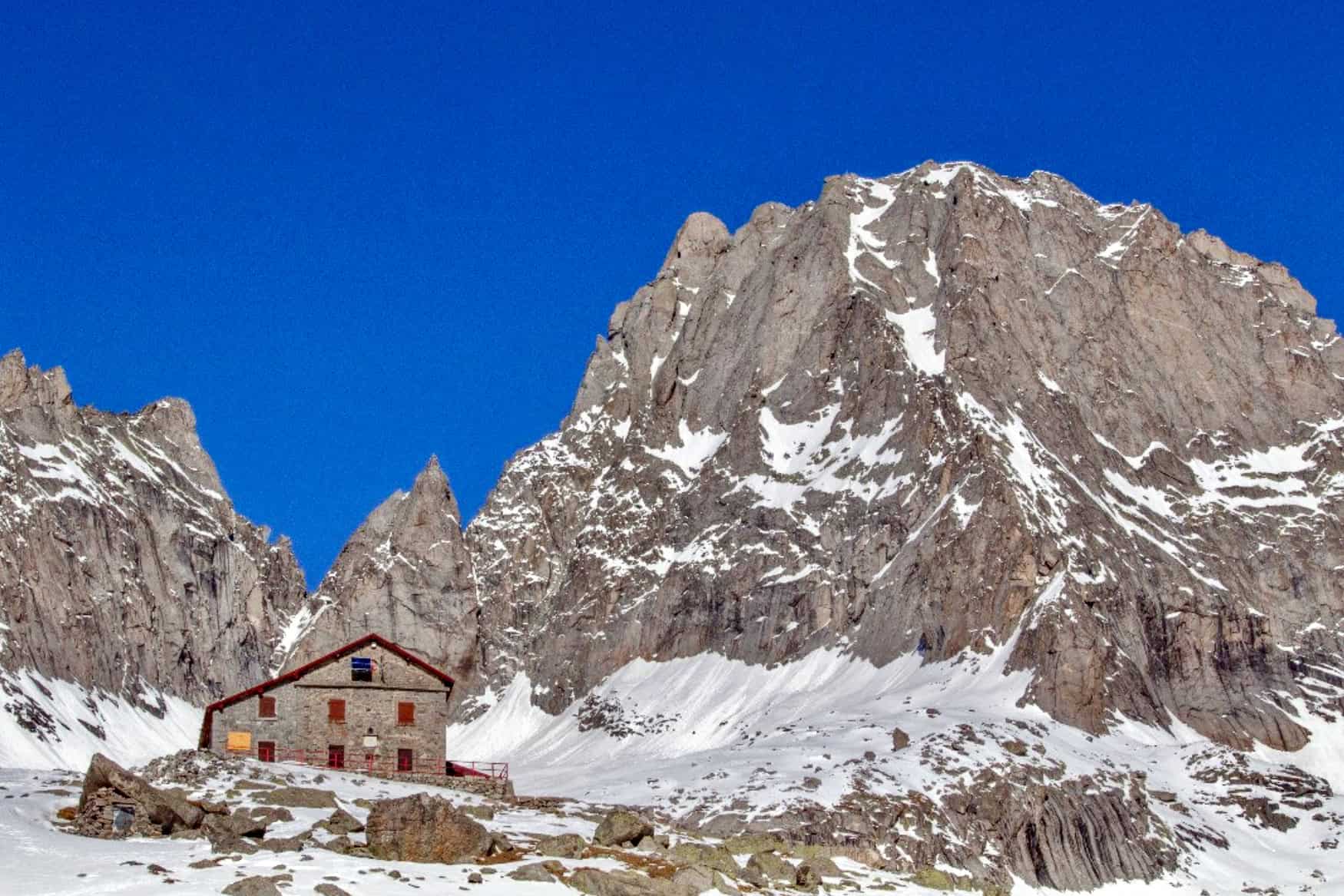 Rifugio Gianetti con Pizzo Cengalo